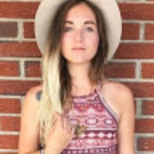 Meet your Posher, Larissa